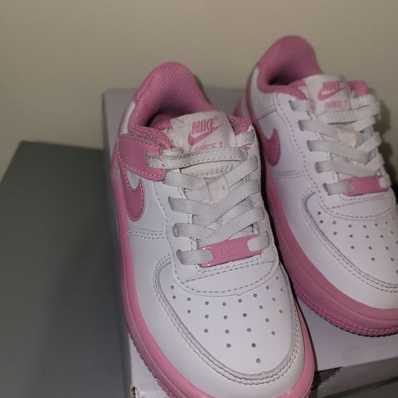 Girls Nike Air Force 1 Low Pink and White Sneakers - Picture 2 of 8